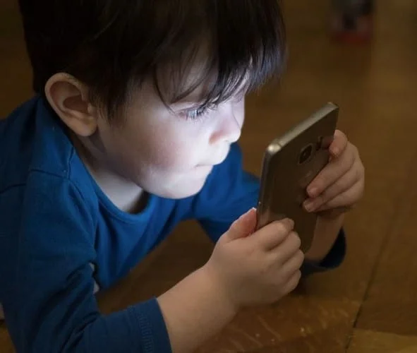 Preprečite, da bi aplikacije spreminjale svetlost v sistemu Android