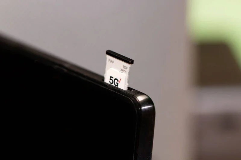 Jak vložit a vyjmout SIM kartu z Samsung Galaxy Z Fold 2