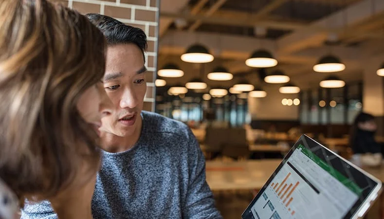 Kako klepetati s Skypeom v Officeu za splet