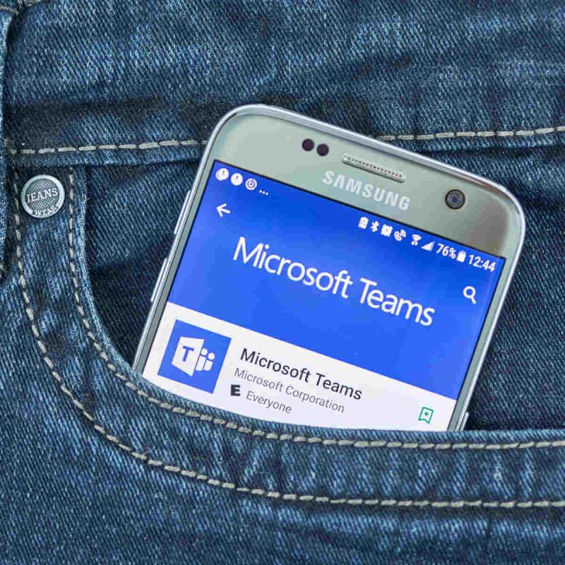 Microsoft Teams, ki vam omogoča prikazovanje sestankov v ločenih oknih