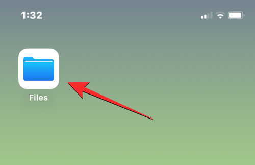 Slik legger du til Google Drive, OneDrive og DropBox i Files-appen på iPhone