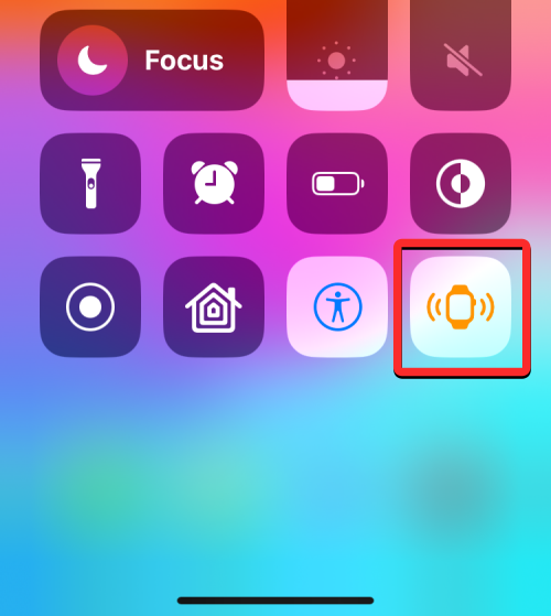 Ako pingnúť vaše Apple Watch z Control Center na iPhone s iOS 17