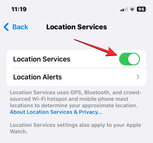Slik slår du av plassering på en iPhone: Alt du trenger å vite