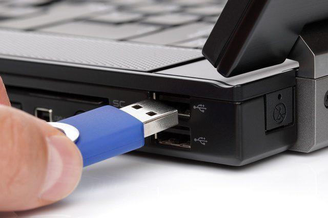 4 uobičajena problema s USB flash pogonom zajedno s brzim popravcima