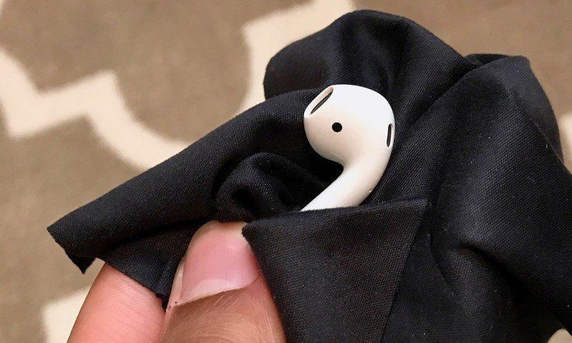 Πώς να καθαρίσετε και να απολυμάνετε τα Apple AirPods