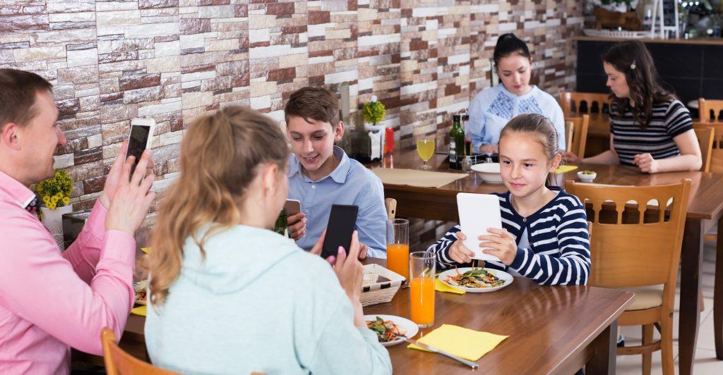 Što je Phubbing?  & Je li doista štetno?