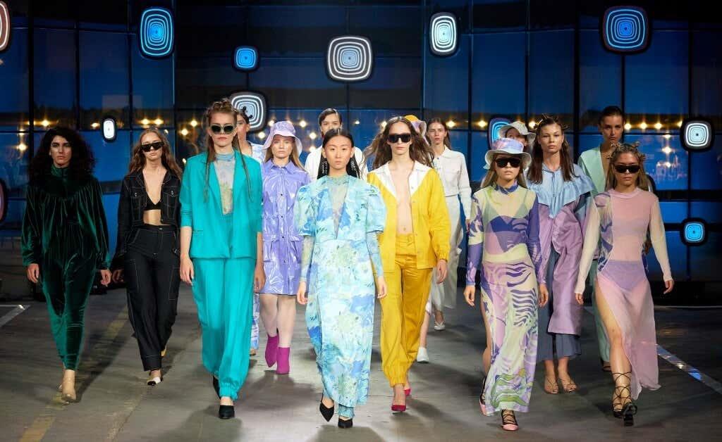 Ako sa pozerať na New York Fashion Week 2022 online bez kábla