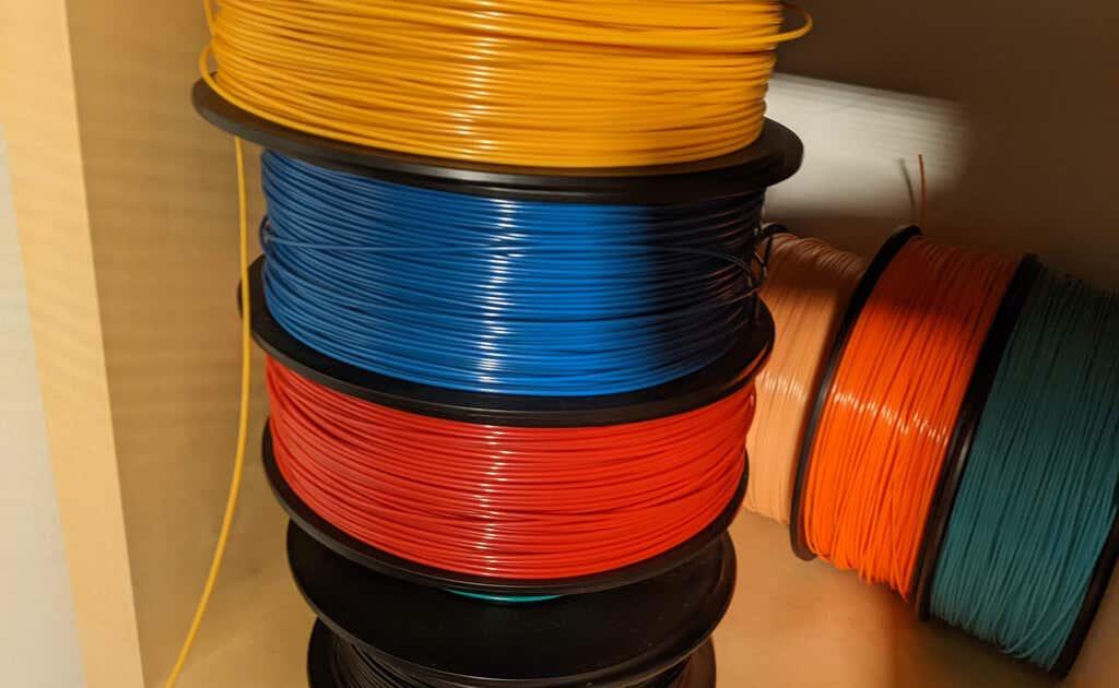 Com canviar el filament de la impressora 3D