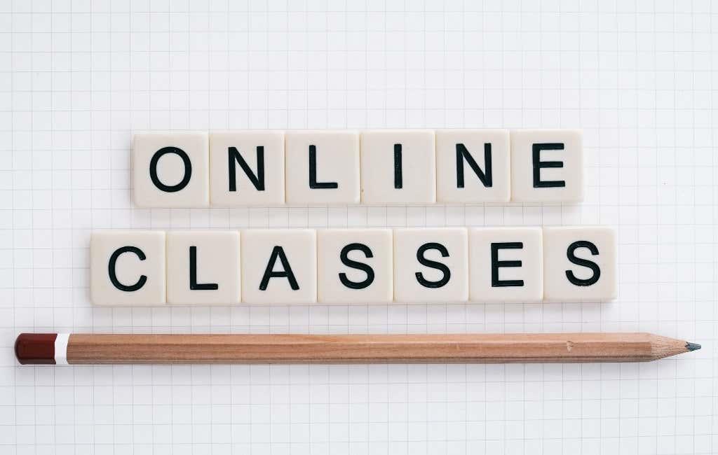 25 classes en línia gratuïtes per a gent gran