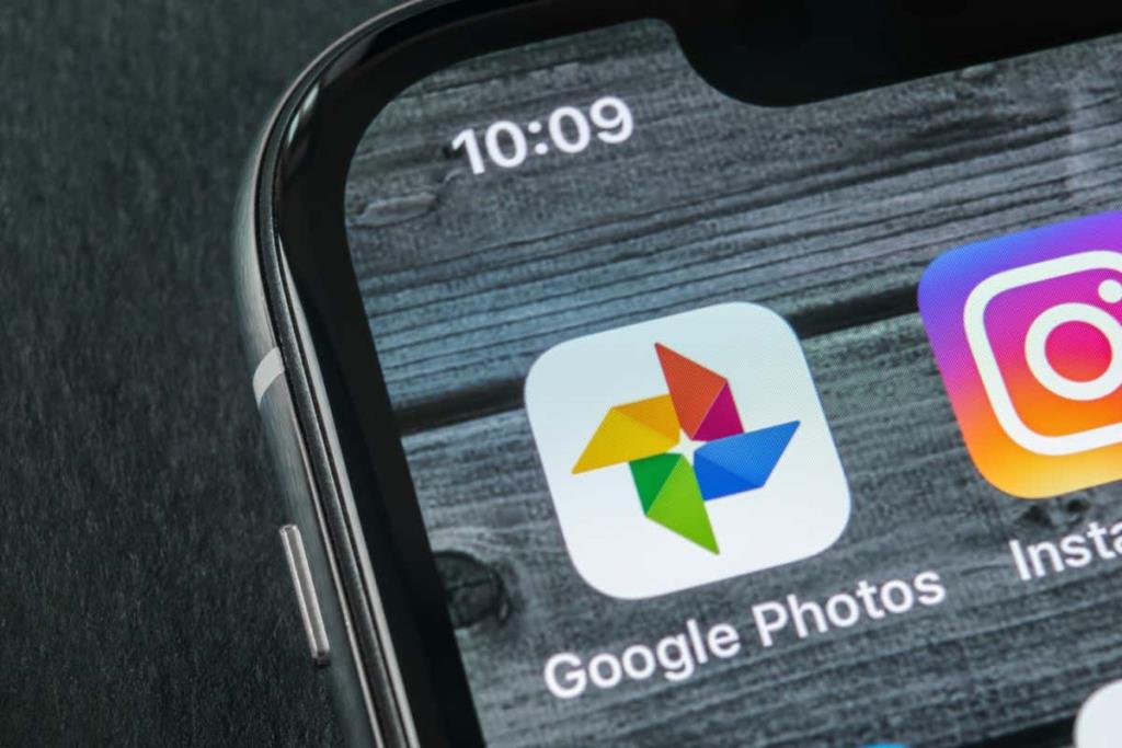 Slik legger du til kjente ansikter til Google Photos for enkelt søk