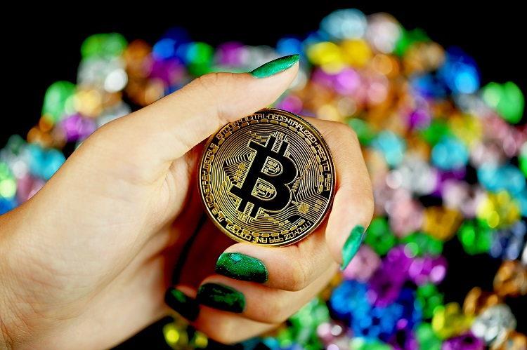 Chcete vědět, proč byste měli investovat peníze do bitcoinů?  Body ke zvážení