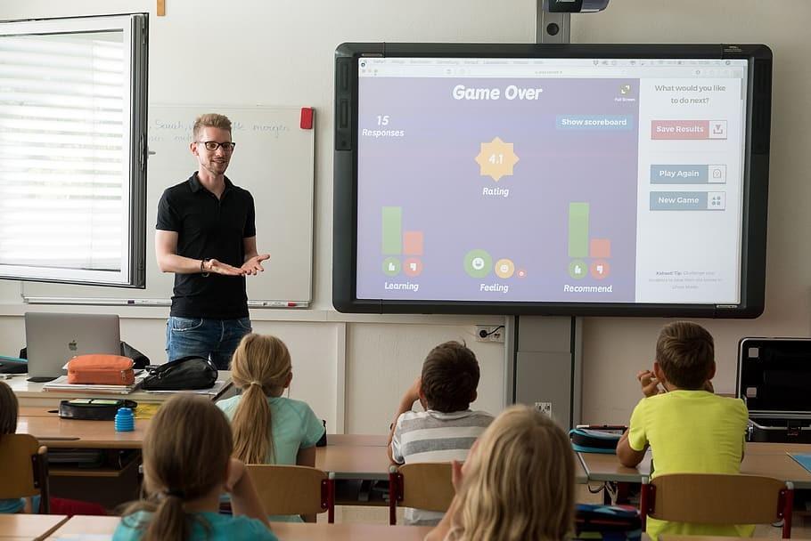 Google Meet for Teachers: En komplett veiledning og 8 nyttige tips